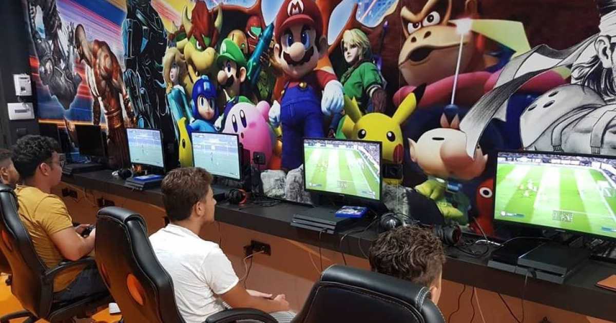 Giocare ai videogames in compagnia, come negli anni 80: a Bari apre una "sala lan"